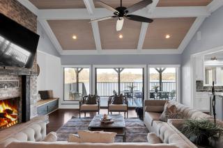 Private 7BR Lakehouse EstatePool, HotTub13 Beds - 3