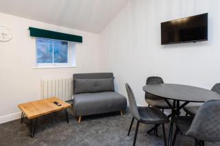 Loft-Style Studio with Skylights and Parking - 9