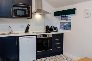Loft-Style Studio with Skylights and Parking - 3