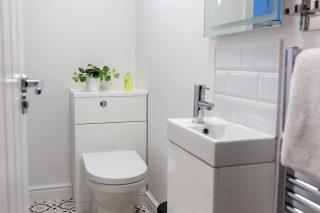 Loft-Style Studio with Skylights and Parking - 4