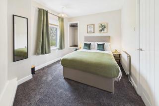 South Kirkby Home Sleeps 6 Parking - 6