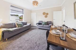 South Kirkby Home Sleeps 6 Parking - 1
