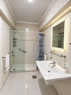 Luxury 4BR Apartment in Sarayat Maadi - 4