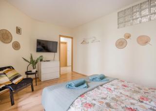 Modern & Bright 2 Bedroom - Terrace & Parking - 4