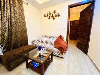 Ambient 1BHK Near Laxman Jhula & Secret Waterfall - 8