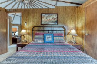 Yurt-style Home with Wraparound Deck SHARC Passes & WiFi - 2
