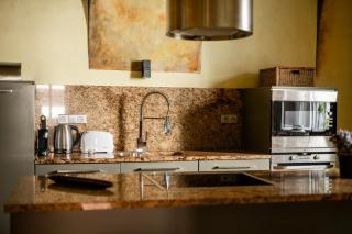 Quiet Historic 2-Bedroom Under Prague Castle - 4