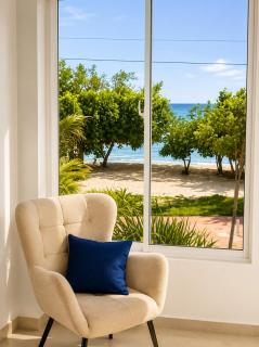 Lux Beachfront Balcony King Bed AC Parking WiFi - 0