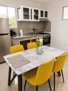 Lux Beachfront Balcony King Bed AC Parking WiFi - 1