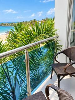 Lux Beachfront Balcony King Bed AC Parking WiFi - 5