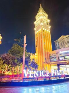 Cozy Corner Haven near Venice Grand Canal Mall - 8