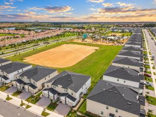 Magnificent Thematic 2BR with Game Room & Waterpark - 8