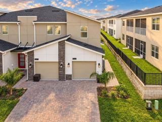 Magnificent Thematic 2BR with Game Room & Waterpark - 9