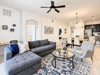 Magnificent Thematic 2BR with Game Room & Waterpark - 5