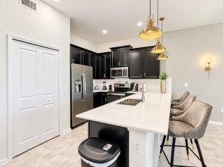 Magnificent Thematic 2BR with Game Room & Waterpark - 2