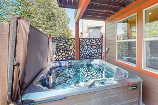 Spacious townhome with pool private hot tub & clubhouse - Dog Friendly - 5