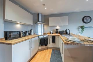 Luxury City Centre Apartment - Balcony - sleeps 8 - 4