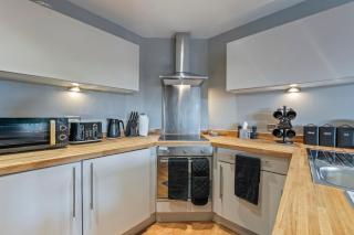 Luxury City Centre Apartment - Balcony - sleeps 8 - 3