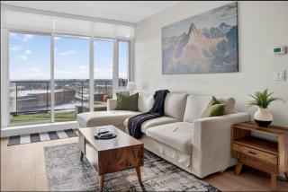 Downtown Calgary Modern 1BR with Pullout couch - 1