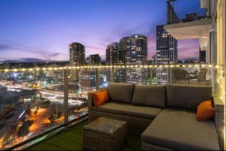 Downtown Calgary Modern 1BR with Pullout couch - 3