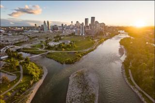 Downtown Calgary Modern 1BR with Pullout couch - 5