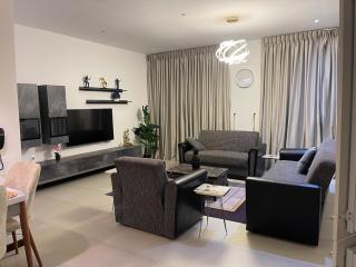 Modern 2BR with Pool, Gym, Wi-Fi, 10 Min to Airport - 0
