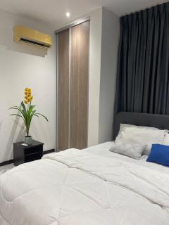 Modern 2BR with Pool, Gym, Wi-Fi, 10 Min to Airport - 7