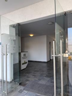 Modern 2BR with Pool, Gym, Wi-Fi, 10 Min to Airport - 4
