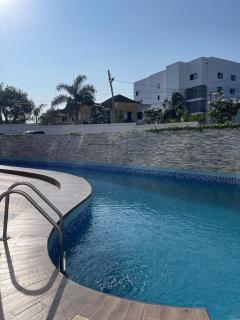 Modern 2BR with Pool, Gym, Wi-Fi, 10 Min to Airport - Accra - 9