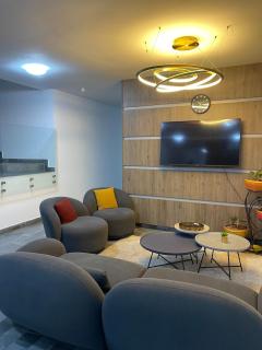 Modern 2BR with Pool, Gym, Wi-Fi, 10 Min to Airport - Accra - 5