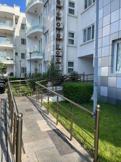 Modern 2BR with Pool, Gym, Wi-Fi, 10 Min to Airport - Accra - 0