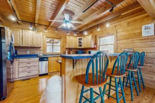 Dog Welcome Lake Home Sleeps 15 Floating Dock - 2