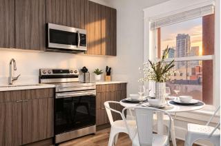 Urban Gaslamp Living w 100 Walk Score Sleeps 5 - 8