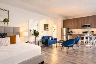 Urban Gaslamp Living w 100 Walk Score Sleeps 5 - 9