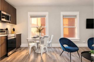 Urban Gaslamp Living w 100 Walk Score Sleeps 5 - 2