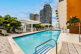 Palm Place Heart of Miami with Parking Pool and Gym - 9
