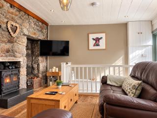 Boatsman's Cottage- sleeps 4- Garage- Mousehole - 5