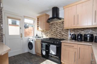 Spacious Solihull 3BR With Free Parking And Garden Near NEC, Airport, JLR, HS2 - 4