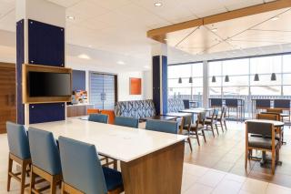 Holiday Inn Express & Suites Barrie South by IHG - 4