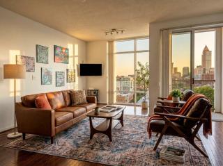 Stylish 2BR in Cleveland Balcony Gym Parking - 9