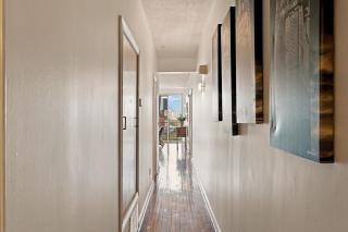 Stylish 2BR in Cleveland Balcony Gym Parking - 5