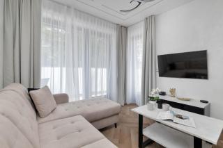 Klimatyzowany Apartament z Balkonem Miejscem do Pracy i Parkingiem by Renters Prestige - 5