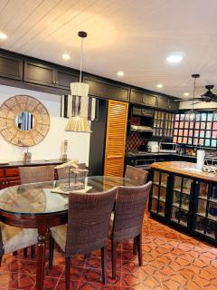 Luxury Mediterranean Villa steps from the beach - 6
