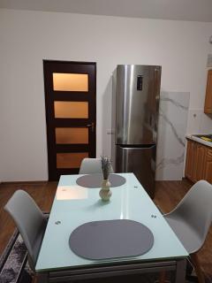Bright Spacious Apartment, Balcony & Big Kitchen - 8