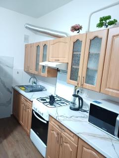 Bright Spacious Apartment, Balcony & Big Kitchen - 6