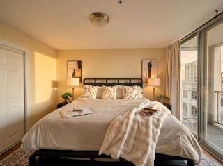 Prime Cleveland Location Modern 2BR Balcony - 5