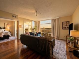 Prime Cleveland Location Modern 2BR Balcony - 3