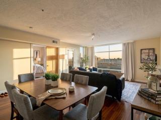 Prime Cleveland Location Modern 2BR Balcony - 7