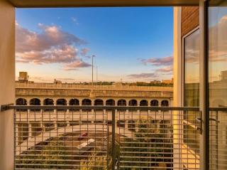 Prime Cleveland Location Modern 2BR Balcony - 6