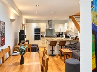 Peels Yard Central Henley Townhouse - 7